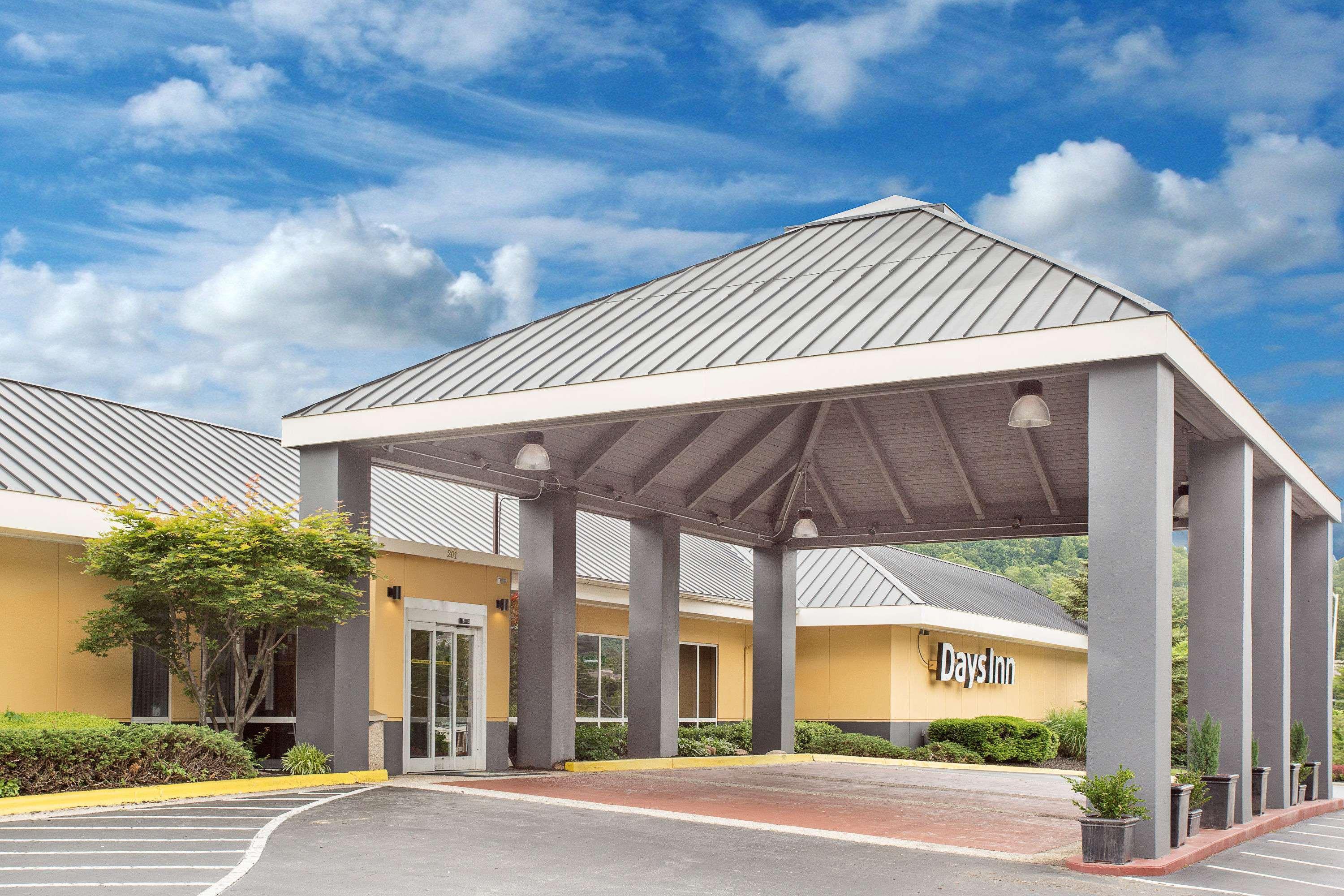 Days Inn By Wyndham Asheville/Mall Exterior photo